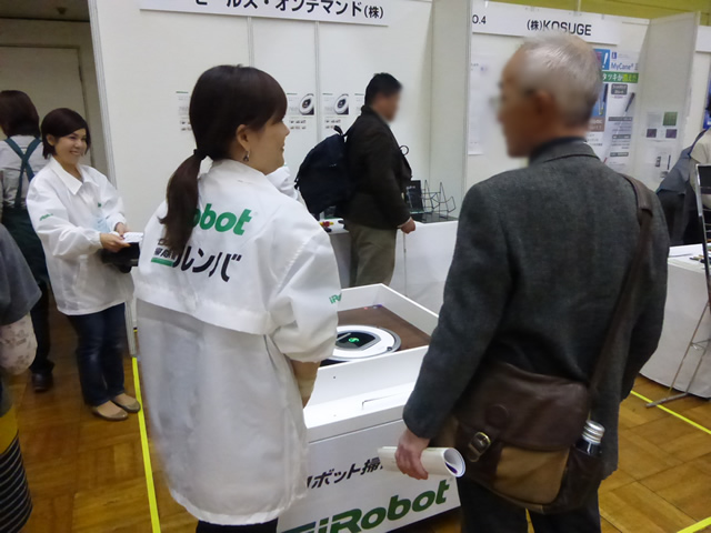 セールス・オンデマンド株式会社のロボット掃除機　ルンバの商品紹介をおこなっている写真を掲載しています